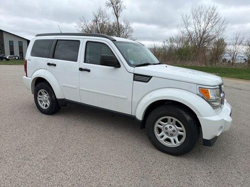 Bright White Clearcoat 2011 Dodge Nitro SE