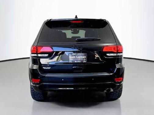 Diamond Black Crystal Pearlcoat 2022 Jeep Grand Cherokee Laredo