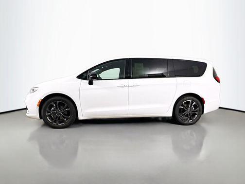 Bright White Clearcoat 2026 Chrysler Pacifica L