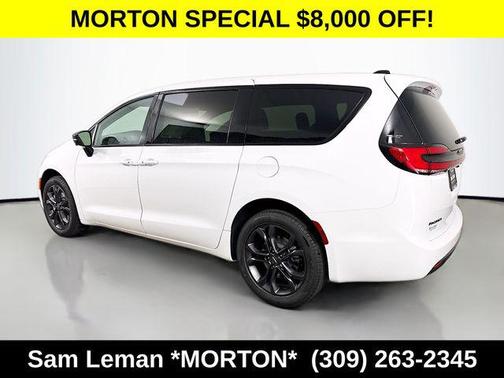 Bright White Clearcoat 2026 Chrysler Pacifica L