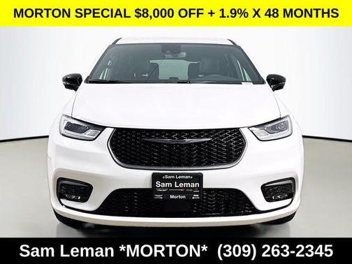 Bright White Clearcoat 2026 Chrysler Pacifica L