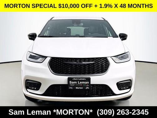 Bright White Clearcoat 2026 Chrysler Pacifica L