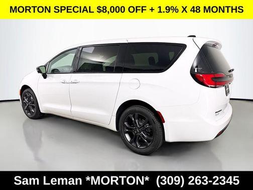 Bright White Clearcoat 2026 Chrysler Pacifica L