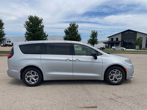 Silver Mist Clearcoat 2024 Chrysler Pacifica Limited