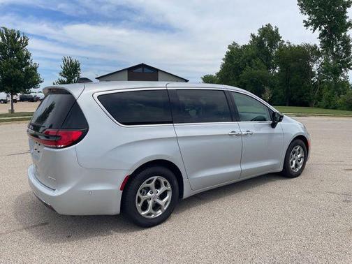 Silver Mist Clearcoat 2024 Chrysler Pacifica Limited