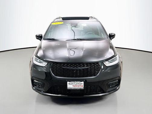 Brilliant Black Crystal Pearlcoat 2022 Chrysler Pacifica Limited