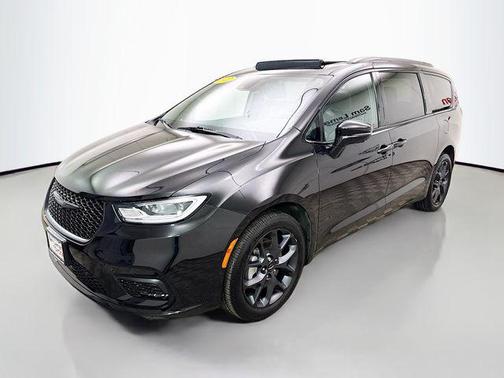 Brilliant Black Crystal Pearlcoat 2022 Chrysler Pacifica Limited
