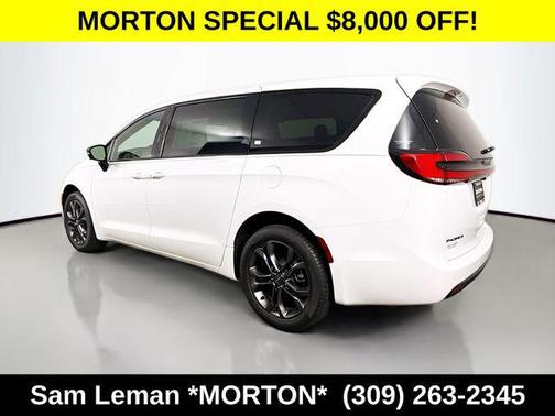 Bright White Clearcoat 2026 Chrysler Pacifica L