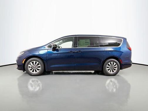 2025 Chrysler Pacifica Hybrid Select
