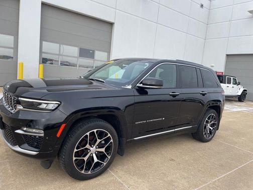 2023 Jeep Grand Cherokee Summit