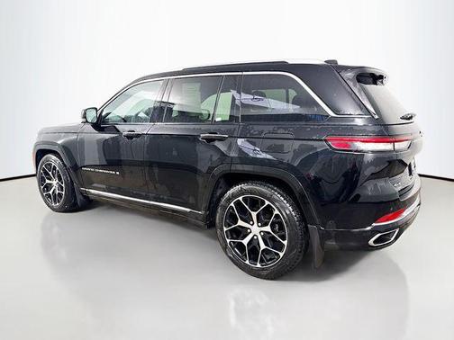 2023 Jeep Grand Cherokee Summit