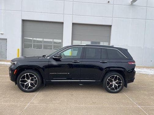 2023 Jeep Grand Cherokee Summit