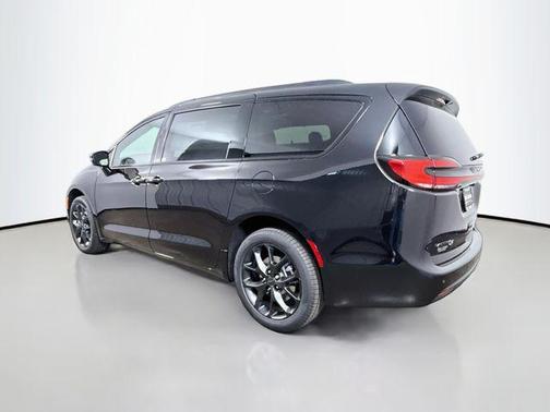 Pxj 2027 Chrysler Pacifica Limited