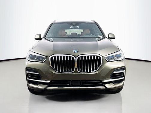 Manhattan Green Metallic 2023 BMW X5 PHEV xDrive45e
