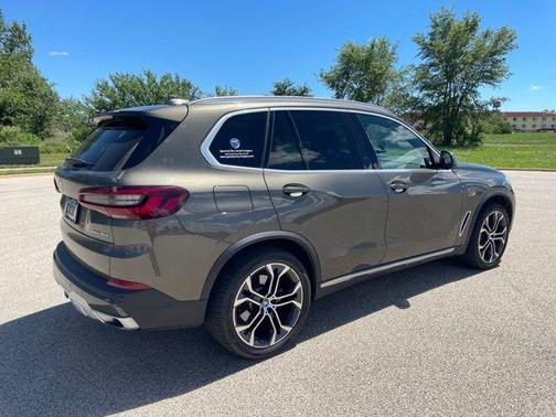 Manhattan Green Metallic 2023 BMW X5 PHEV xDrive45e