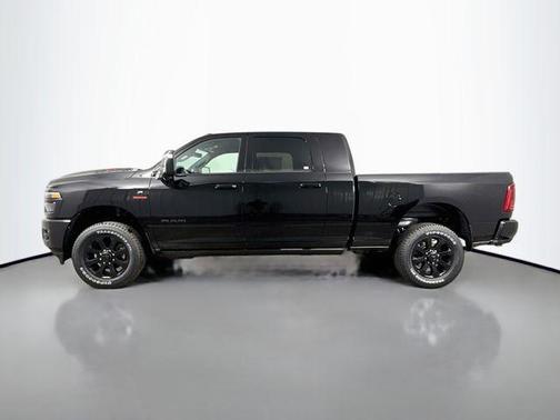 Diamond Black Crystal Pearlcoat 2026 RAM 2500 Laramie