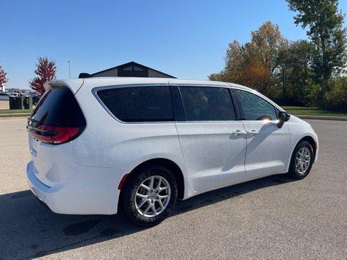 Bright White Clearcoat 2024 Chrysler Pacifica Touring L