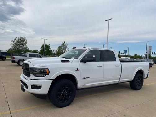 Bright White Clearcoat 2022 RAM 3500 Limited