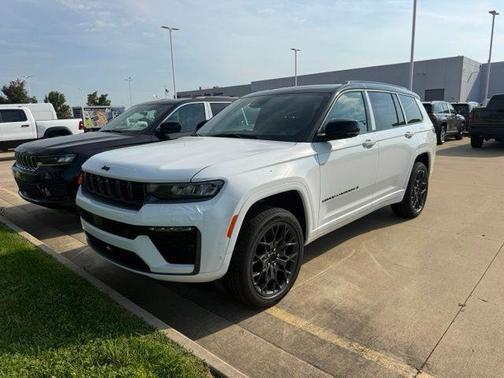 Bright White Clearcoat 2027 Jeep Grand Cherokee L Summit