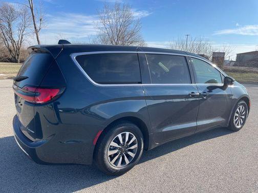 2022 Chrysler Pacifica Hybrid Touring L