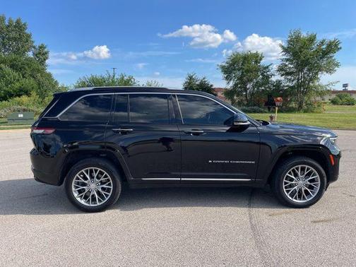2022 Jeep Grand Cherokee Summit