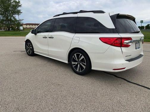 White Diamond Pearl 2019 Honda Odyssey Elite
