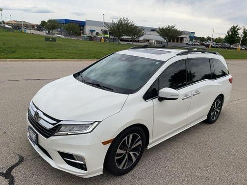White Diamond Pearl 2019 Honda Odyssey Elite