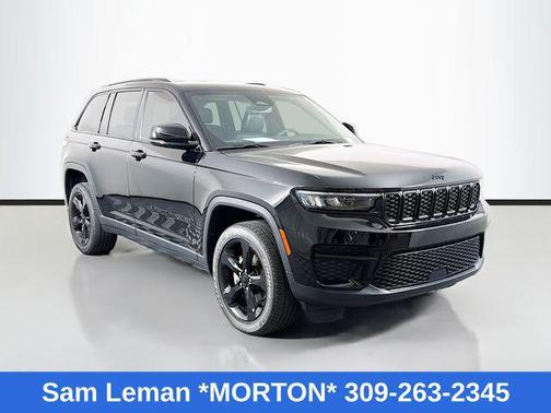Diamond Black Crystal Pearlcoat 2023 Jeep Grand Cherokee Altitude
