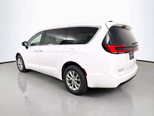 Pw7 2027 Chrysler Pacifica L