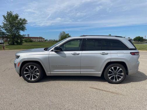 Silver Zynith 2022 Jeep Grand Cherokee Overland