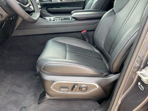 2024 Jeep Wagoneer Base