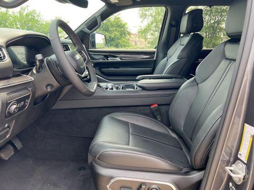 2024 Jeep Wagoneer Base