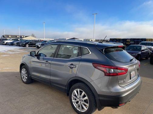 2022 Nissan Rogue Sport SV