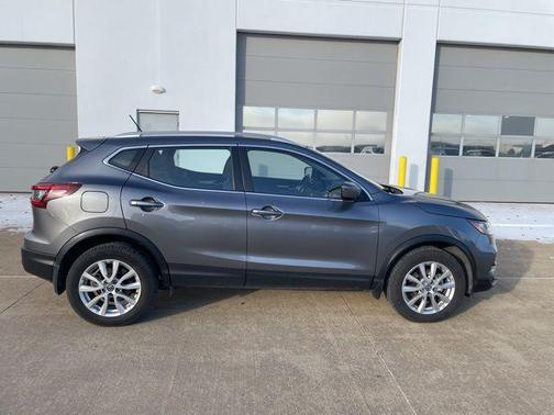 2022 Nissan Rogue Sport SV