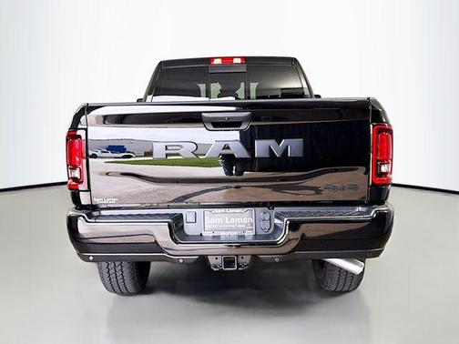 Diamond Black Crystal Pearlcoat 2026 RAM 2500 Tradesman