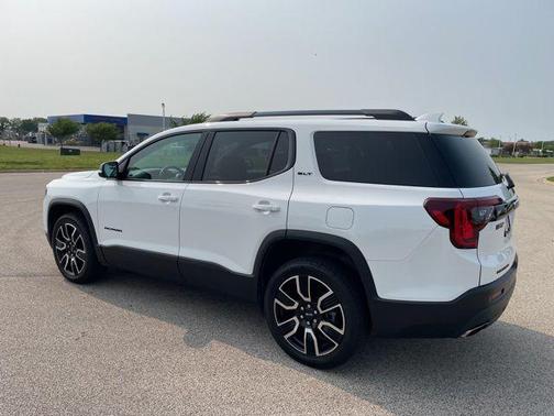 2021 GMC Acadia SLT