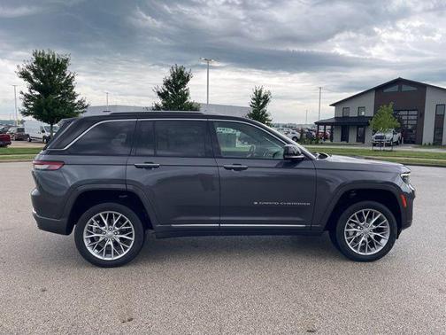 2023 Jeep Grand Cherokee Summit
