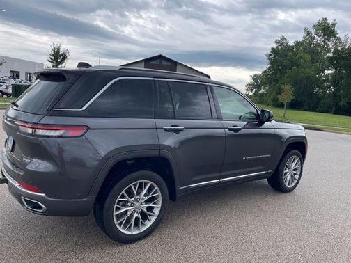 2023 Jeep Grand Cherokee Summit
