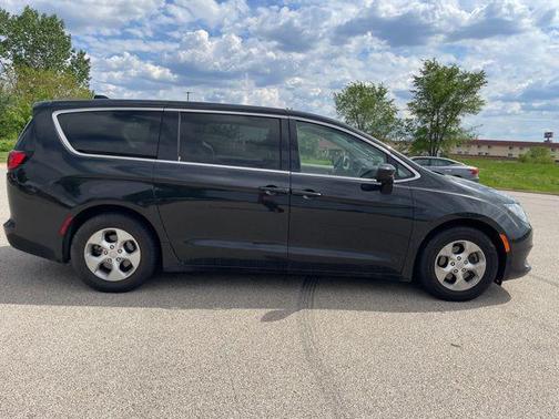 2017 Chrysler Pacifica LX