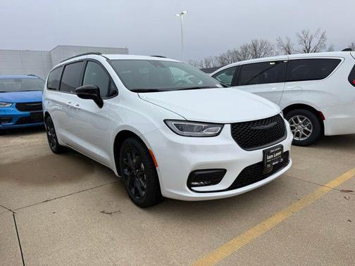 2026 Chrysler Pacifica L