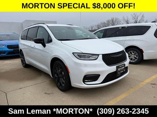 Bright White Clearcoat 2026 Chrysler Pacifica L