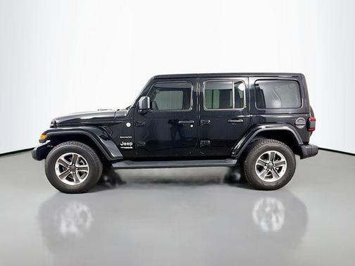 Black Clearcoat 2022 Jeep Wrangler Unlimited Sahara
