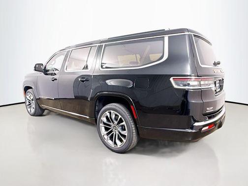 Diamond Black Crystal Pearlcoat 2023 Jeep Grand Wagoneer L Series III