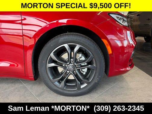Red Hot Pearlcoat 2026 Chrysler Pacifica L