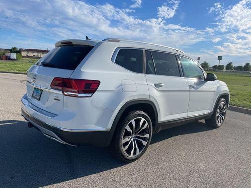 Pure White 2019 Volkswagen Atlas SEL Premium