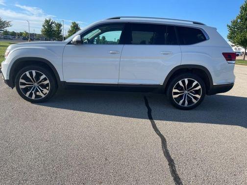 Pure White 2019 Volkswagen Atlas SEL Premium