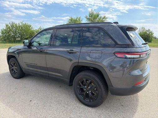 Baltic Gray Metallic Clearcoat 2024 Jeep Grand Cherokee Altitude