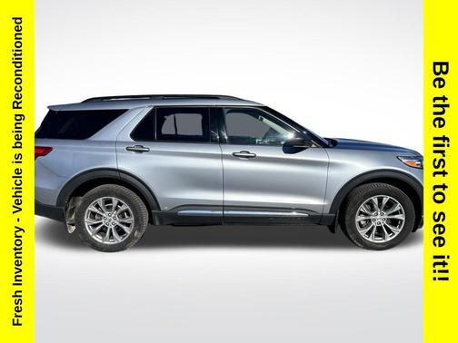 Iconic Silver Metallic 2022 Ford Explorer XLT