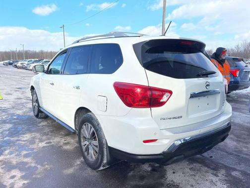 2018 Nissan Pathfinder SV