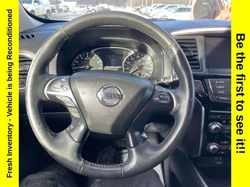 2018 Nissan Pathfinder SV